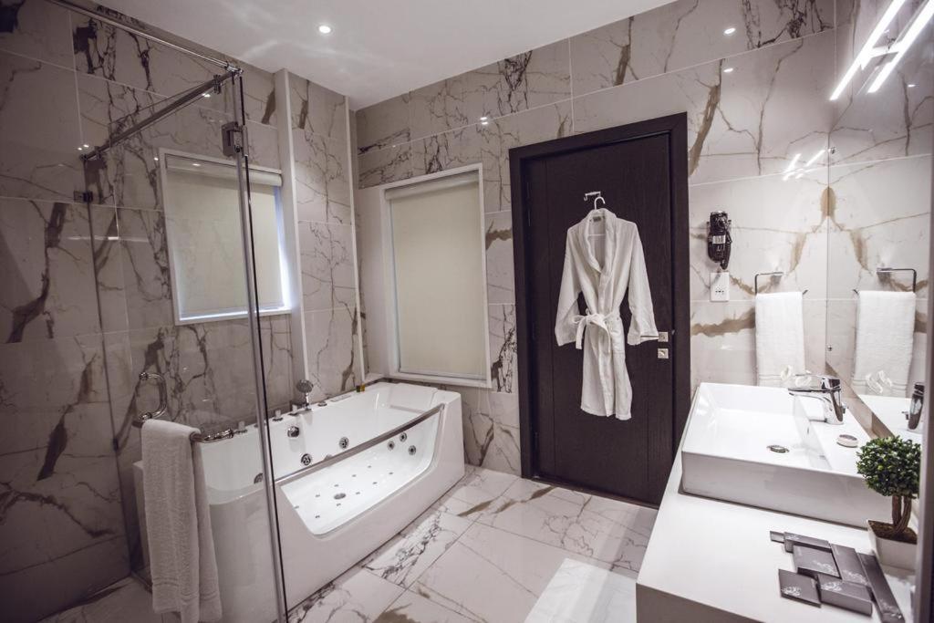 Grand Ittehad Boutique Hotel لاهور المظهر الخارجي الصورة